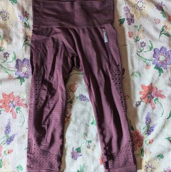 Gymshark Size Small Energy+ Seamless Cropped Leggings Berry Red - Picture 4 of 4